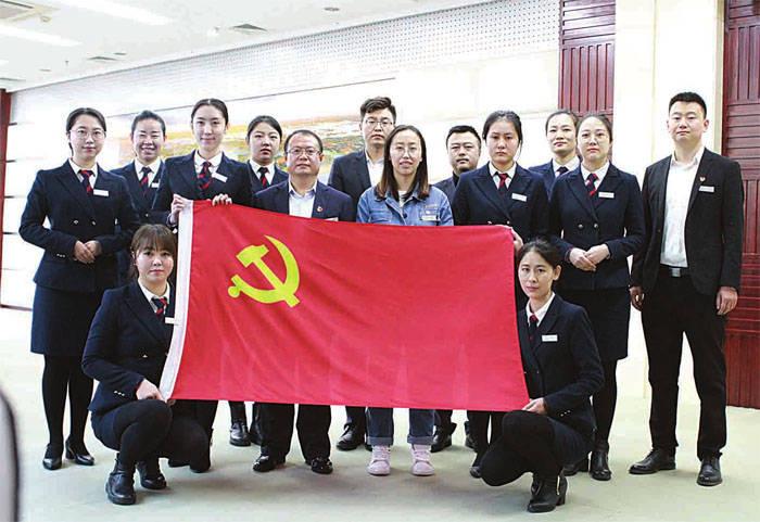 纯净宁静！贵州黔东南大峡谷大雪纷飞如梦境